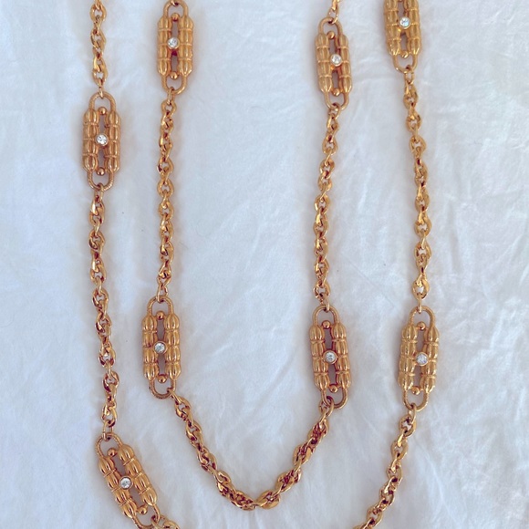 Jackie Kennedy - This is a stunning Jackie O Paper Clip Inspired Necklace - Picture 1 of 3